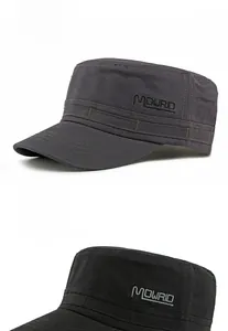 Detalle del bordado MOWRID en gorras militares de algodón en gris y negro