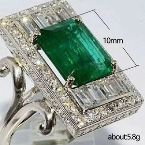 Anello vintage con zircone verde taglio smeraldo in stile palazzo e fascia argento