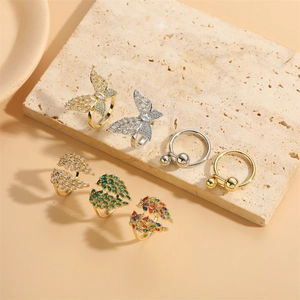Bague Ajustable Ouverte Papillon Asymétrique en Zirconia pour Femmes Aile Colorée Bague en Cuivre Bijoux de Mode