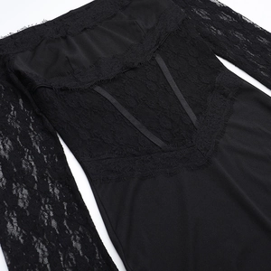 Gros plan détaillé sur la dentelle florale noire et les bords de cils d'une robe chic