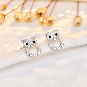 Exquisite S925 silver owl stud earrings with cubic zirconia and black gemstone eyes
