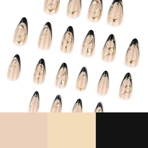 Faux ongles amande avec lignes dorées 3D et pointes French noires sur fond blanc