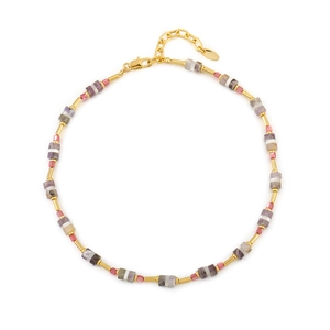 Collana bohémien fatta a mano con pietre naturali multicolori e chiusura dorata