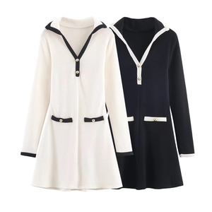 Elegantes Strick Mini Kleid Langarm Kontrastbesatz Goldknöpfe Schlanke A-Linie Promi Stil Weiches Schickes Damen Outfit