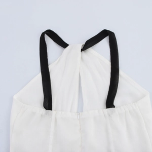 Robe dos nu élégante avec bretelles contrastées et fermeture éclair au dos en blanc