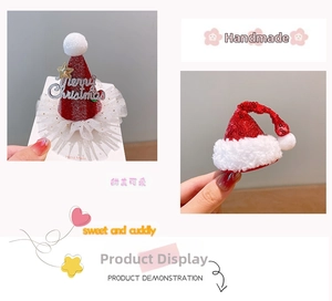 Détail de pinces à cheveux bonnet de Noël à paillettes rouges avec texte et étoiles