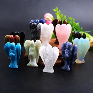 Variété de figurines d'anges de 2 pouces en quartz rose et diverses pierres naturelles