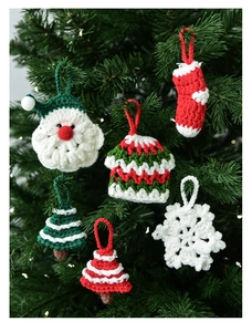 Addobbi natalizi fatti a mano all'uncinetto con Babbo Natale e albero sui rami
