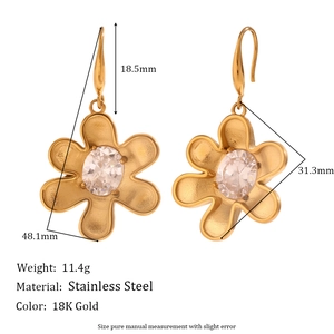 Detailed dimensions of 18K gold stainless steel earrings with flower and heart pendants