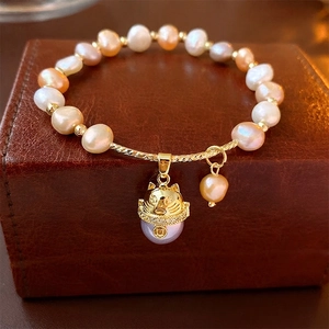 Bracelet En Künstliche Perles D'eau Douce Avec Pendentif Chat Porte-bonheur Plaqué Or Zircone Bijoux Élégants De Niche Française Pour Femmes