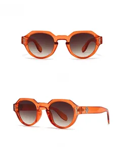 Vorder- und 45-Grad-Seitenansicht der transparenten orangefarbenen schmalen Retro-Sonnenbrille