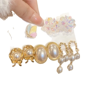 Elegant butterfly and pearl hair clip set with floral accents for women hair styling