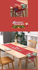 Detailansicht des rot karierten Weihnachtstischläufers mit Weihnachtsmann und Rentier
