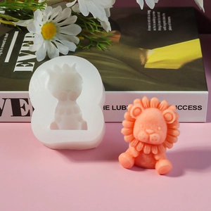 Vue détaillée du moule en silicone lion avec bougie parfumée faite main décorative