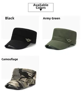 Détail de casquettes militaires plates camouflage et unies avec badges étoiles en métal