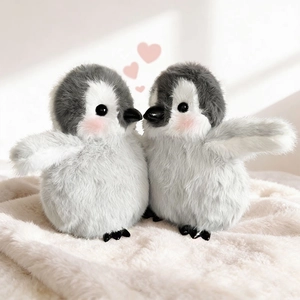 Niedliche graue Plüschpinguine im Doppelpack mit weichem Fell und rosa Wangen