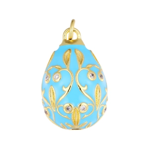 Dettaglio pendente uovo blu stile Fabergé con bordo dorato e zirconi cubici incastonati