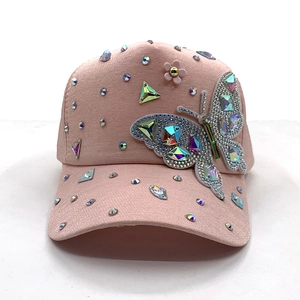 Berretto da baseball rosa con strass scintillanti e decorazione a farfalla ricamata