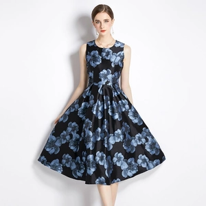 Elegant sleeveless floral dress in navy blue with a slim fit and pleated A-line skirt