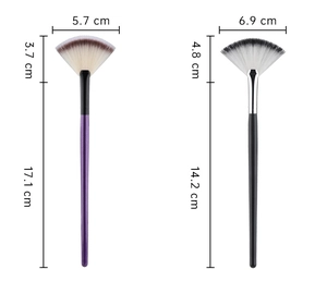 Detailed comparison of two fan highlighter brushes with size measurements in centimeters