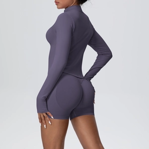 Completo yoga 3 pezzi con giacca in maglia malva e pantaloncini sportivi a vita alta