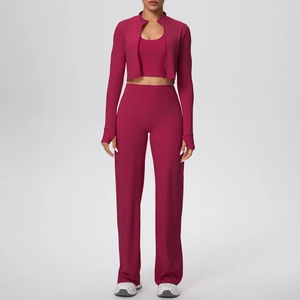 Ensemble sport 3 pièces bordeaux avec veste zippée, débardeur et pantalon large