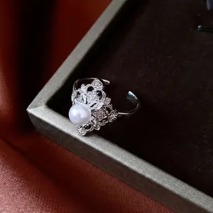 Adjustable silver flower ring with white pearl and sparkling zircon in French style