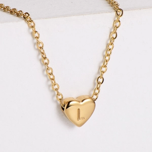 Gold-plated stainless steel heart pendant necklace with engraved letter L on stone base