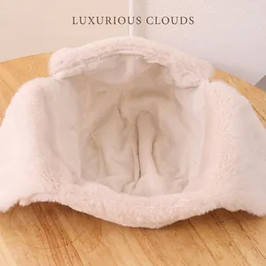 Bonnet aviateur beige en peluche pour enfants avec cache-oreilles et doublure polaire
