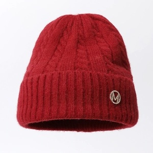 Women Knitted Beanie Hat Cable Knit Warm Plush Winter Cuffed Cap With Rhinestone M Letter Metal Badge