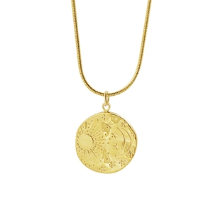 Goldene Halskette mit runden Anhänger, Sonne Mond Sterne Motiven und Schlangenkette