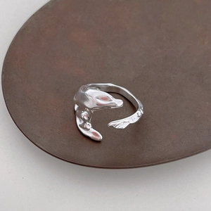 Minimalist irregular fluid S925 sterling silver open ring on a textured brown tray
