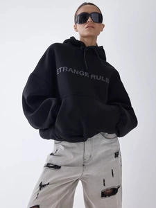 Oversized black street style hoodie with gray ETRANGE RULE text and front pocket