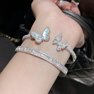 Sparkling butterfly cuff bracelet with mother of pearl and zircon pavé inlay set
