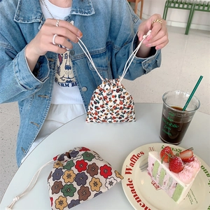 Floral drawstring canvas bag made of linen cotton for organizing school accessories