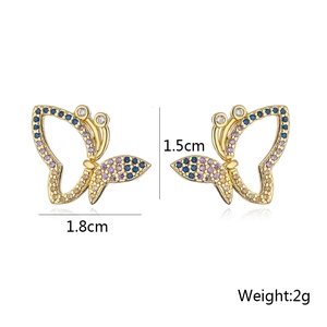 Detailansicht der 18K Gold Schmetterling Ohrringe mit Zirkonia und Maßen 1.5x1.8cm