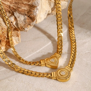 Collane vintage in acciaio inossidabile dorato con pendenti a cuore e tondi