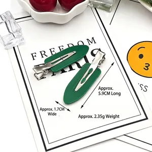 Detail showing 5.9cm green resin duckbill hair clip dimensions on display card