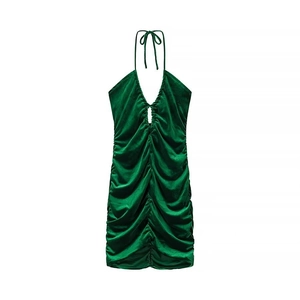 Sexy groene fluwelen halter-mini-jurk met gerimpelde details en uitsparing aan de voorkant