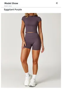 Completo yoga viola melanzana con top corto e pantaloncini fitness a vita alta donna