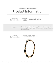 Détail du collier en émail doré et noir, poids de 47,8g et longueur de chaîne 35,5cm