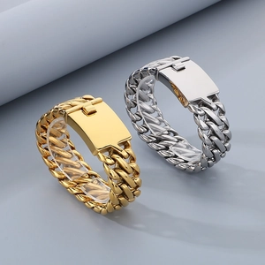 Detail of 23mm woven stainless steel curb chain rings in polished gold and silver finishes