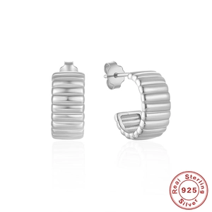 Polished S925 sterling silver C-shape hoop earrings with ribbed texture design