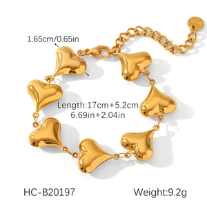 Detailed size parameters of the gold stainless steel heart bracelet with 1.65cm motifs