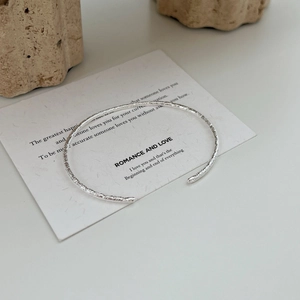 Bracelet jonc ouvert en argent sterling 925 minimaliste avec texture martelée élégante