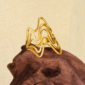 Irregular 18k gold plated wave line 304 stainless steel open ring on wooden base
