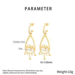 Détails des boucles d'oreilles œil porte-bonheur dorées avec perles et cristaux