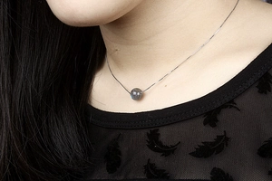 Detail of S925 silver necklace with a natural iridescent labradorite crystal pendant