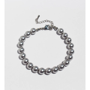 Elegant silver pearl bracelet with lobster clasp and adjustable extension chain
