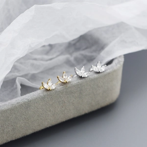 Three-leaf 925 sterling silver flower earrings with zircon in gold and silver finish